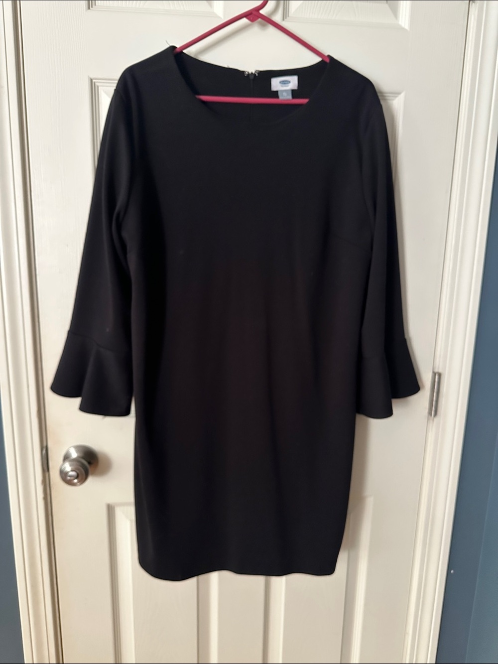 Old Navy Black Long-Sleeve Bell Cuff Shift Dress